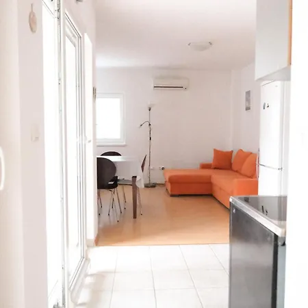 Apartment Ava, 2+3, 250m Od Plaze *